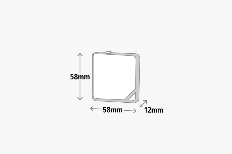 商品仕様：本体のサイズは、縦58mm、横58mm、奥行12mm。