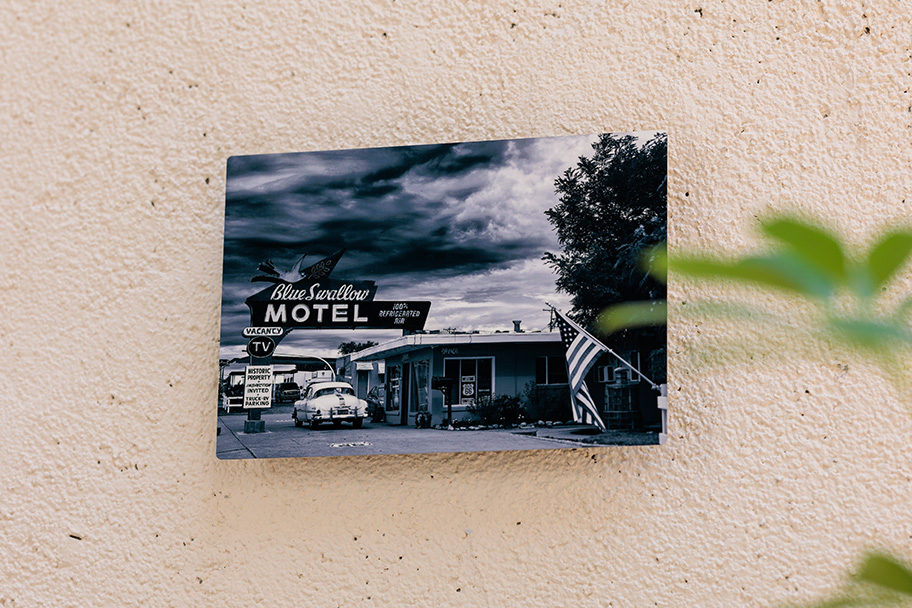 モノクロの風景写真のWALL DECORで、シャープな雰囲気に