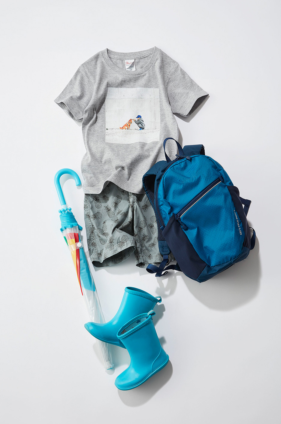 ペットがプリントされたTシャツと、それを取り入れた男の子のコーディネート例