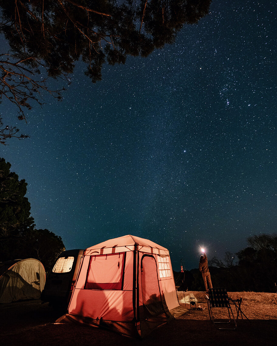 星空とテントを撮った写真