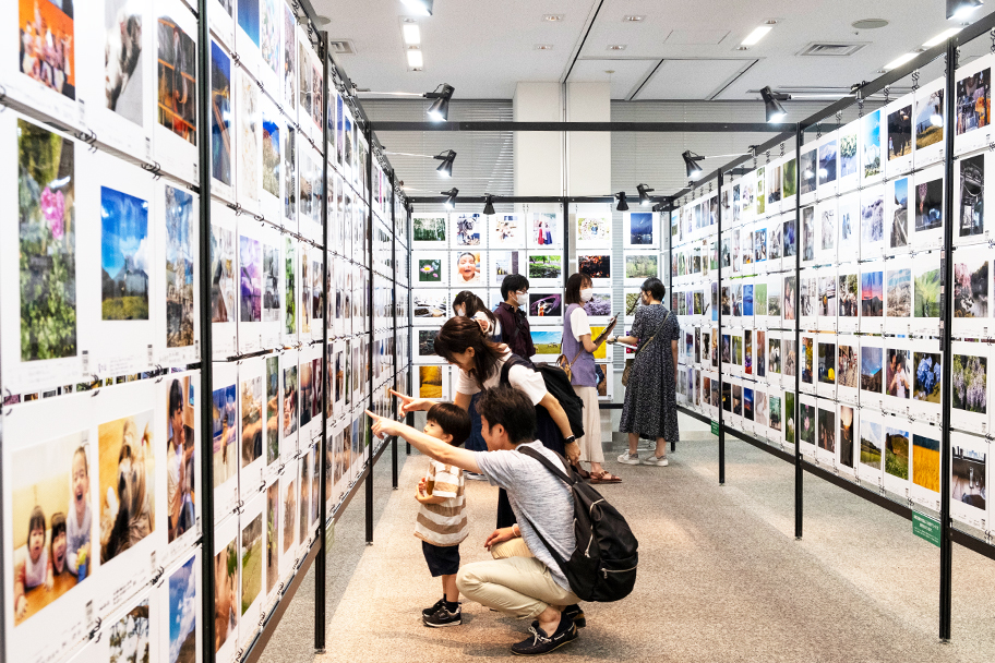 「”PHOTO IS”想いをつなぐ。あなたが主役の写真展2023」の会場風景写真
