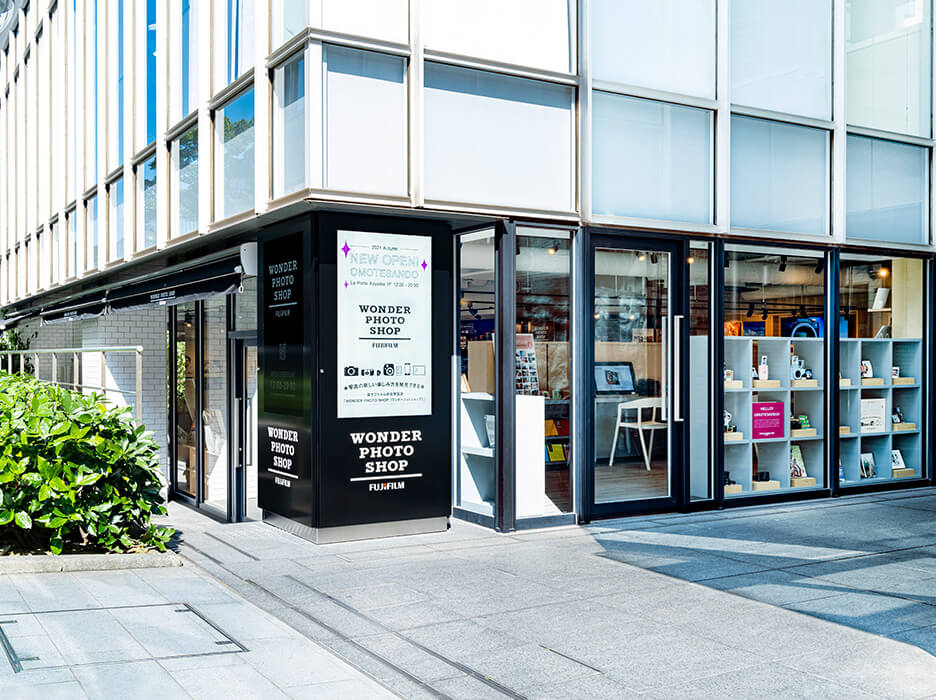 富士フイルムの直営店「WONDER PHOTO SHOP」の外観写真