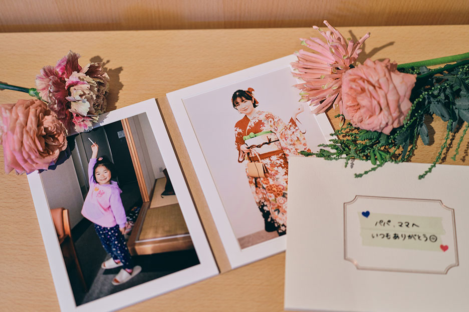 幼いころの写真と振袖姿の写真をプリントしたフォトフィーユの写真