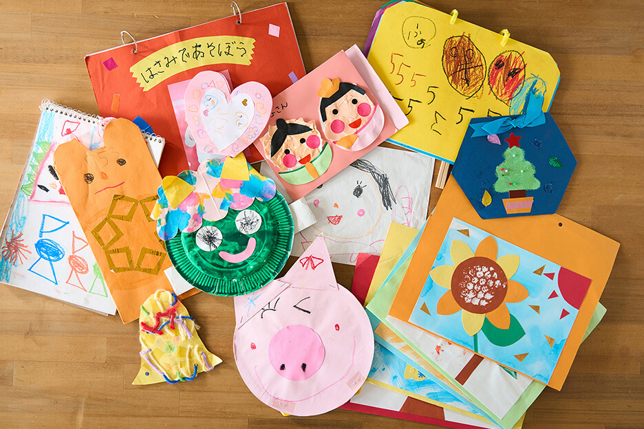 子どもがつくった工作や絵の写真