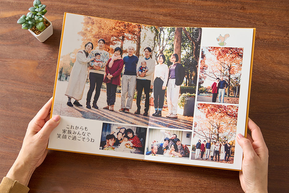 家族の写真がプリントされたフォトブック ハードカバーの写真