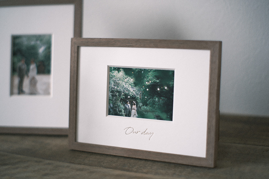 結婚式の写真を入れた「frame #001」の写真