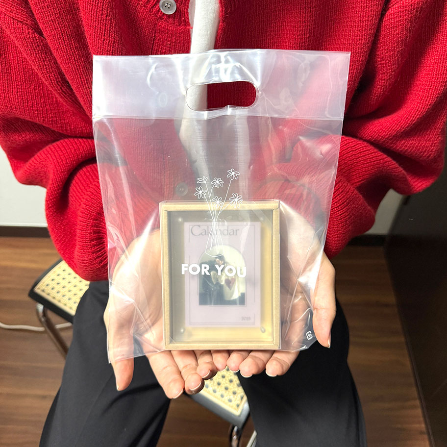 付属のラッピングバッグに入った「アクリルmini」の写真