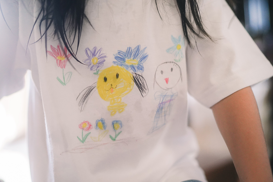 子どもの作品写真をプリントした写真入りオリジナルTシャツの写真