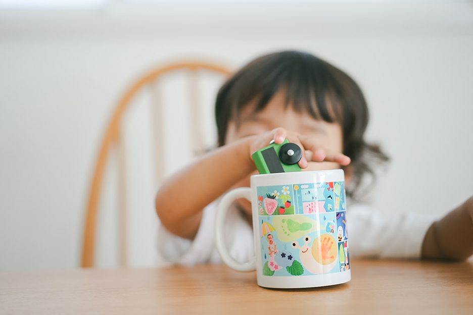 子どもの作品の写真をプリントした写真入りオリジナルマグカップの写真